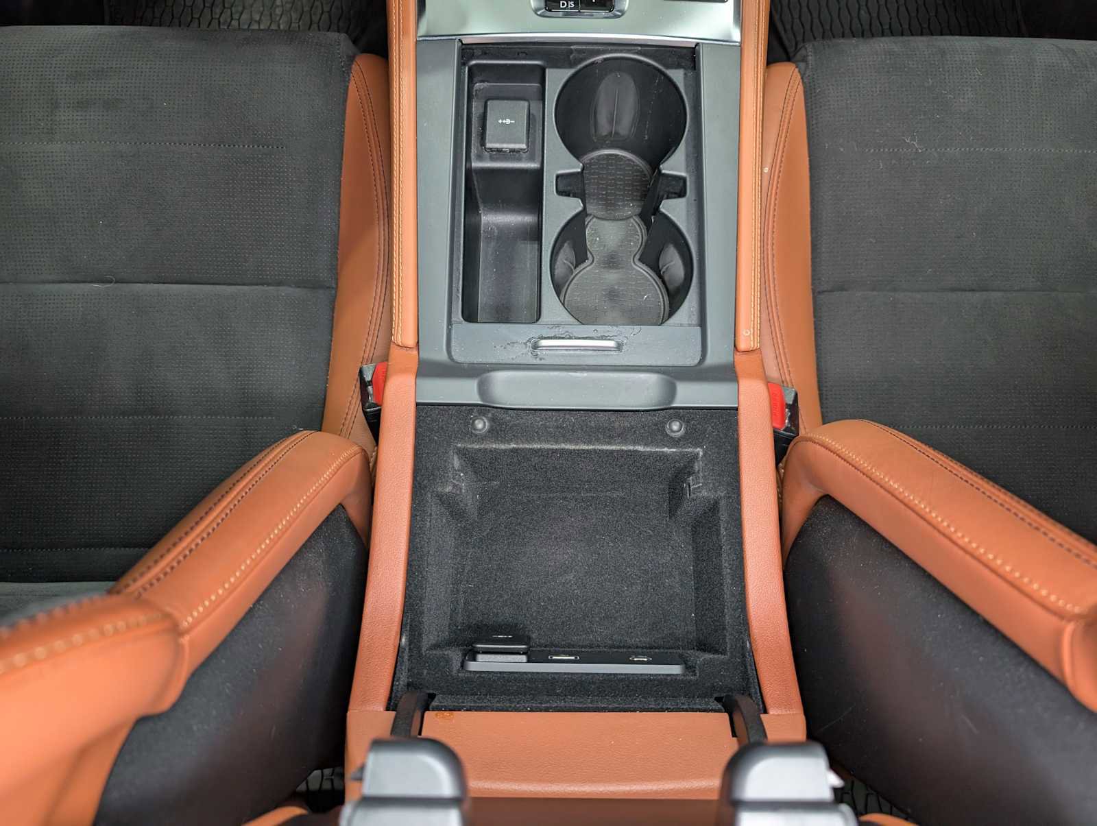 Used 2021 Jaguar F-PACE SVR image 22