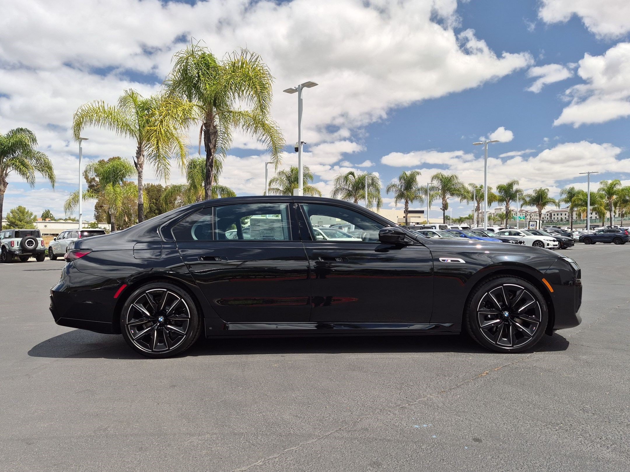 New 2026 BMW i7 M70 w/ Executive Package AWD/4WD image 11