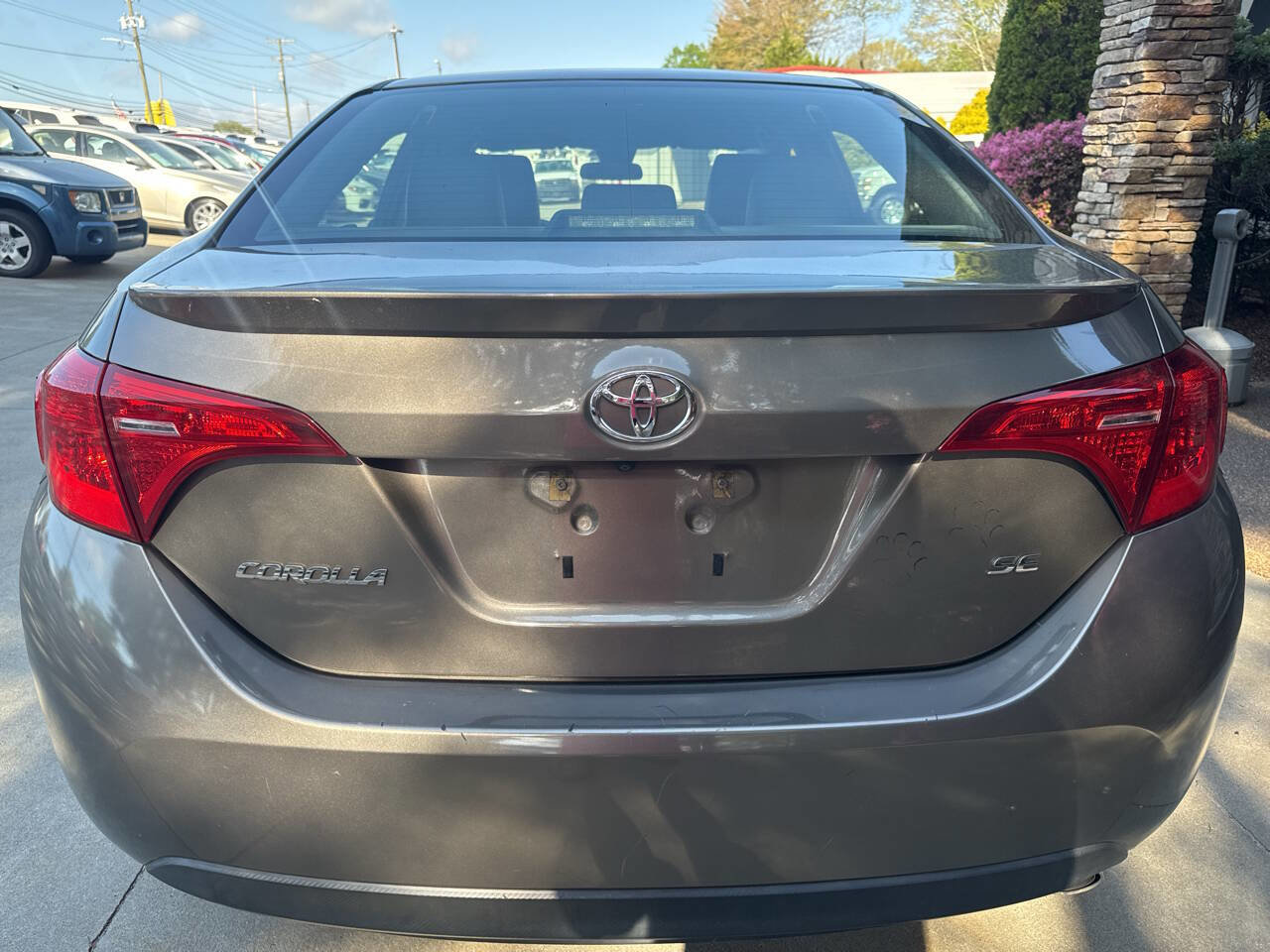 Used 2017 Toyota Corolla SE image 3