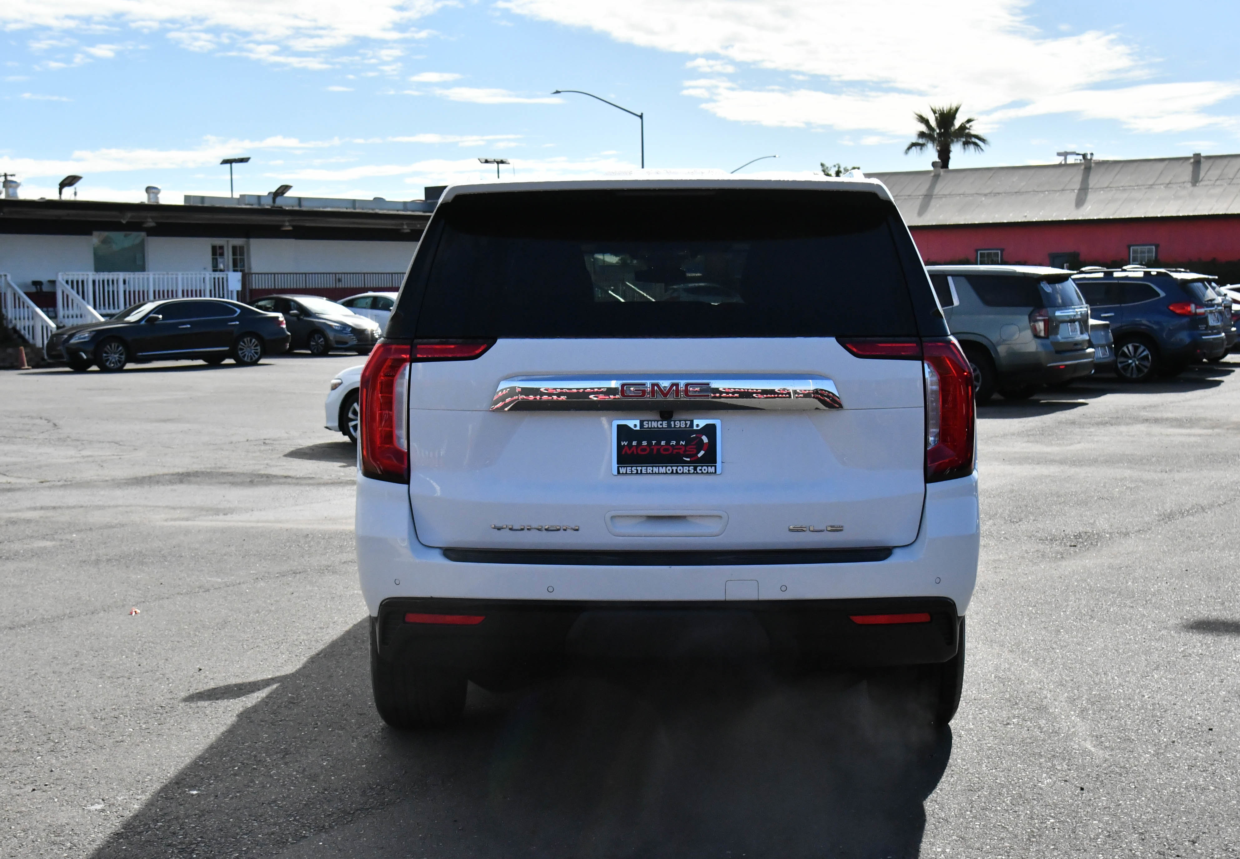 Used 2023 GMC Yukon XL SLE RWD image 7