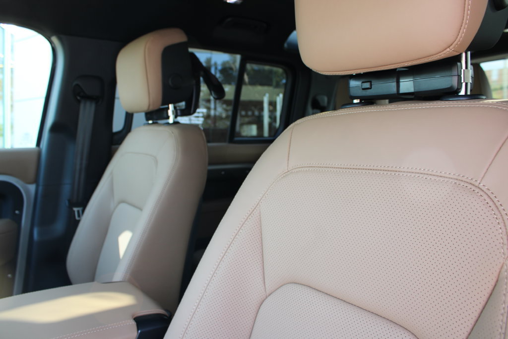 New 2026 Land Rover Defender 110 X-Dynamic SE AWD/4WD image 10