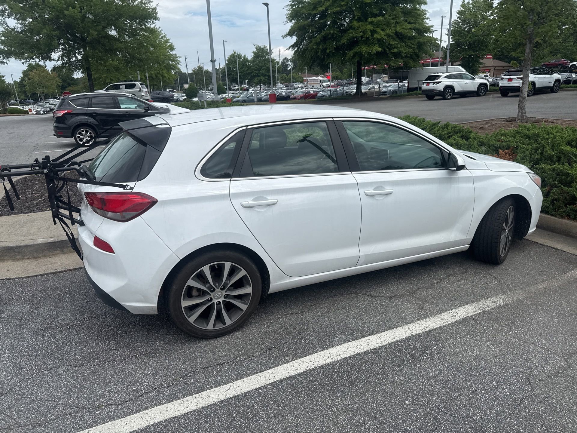 Used 2019 Hyundai Elantra GT FWD image 1