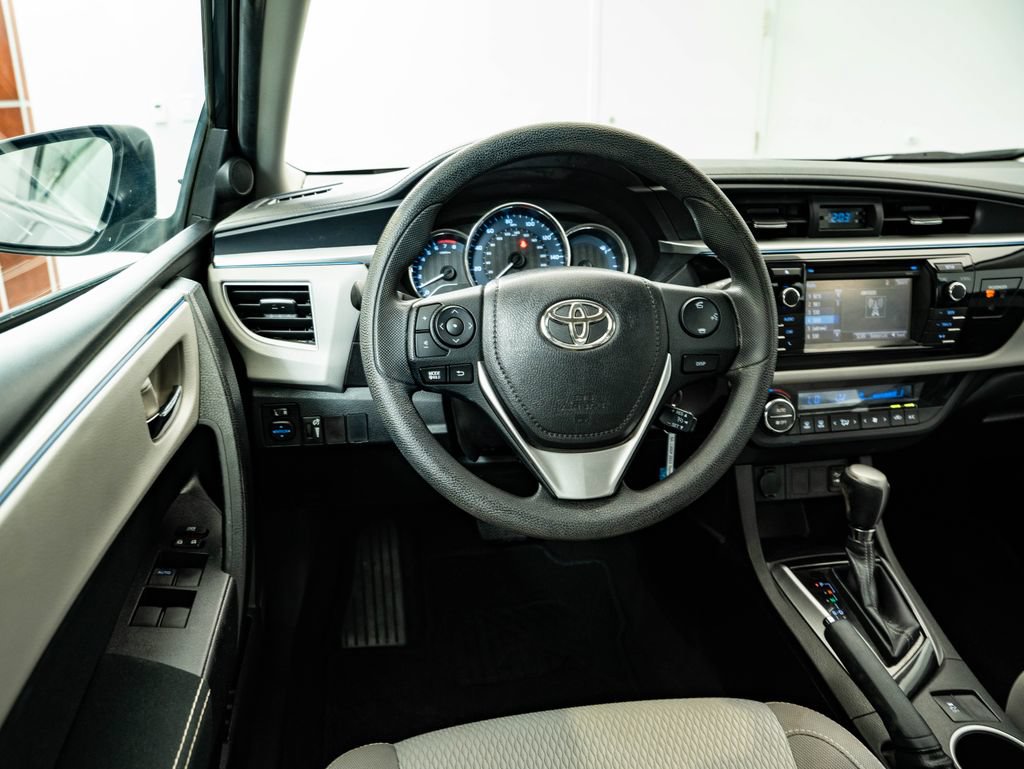 Used 2015 Toyota Corolla LE FWD image 31
