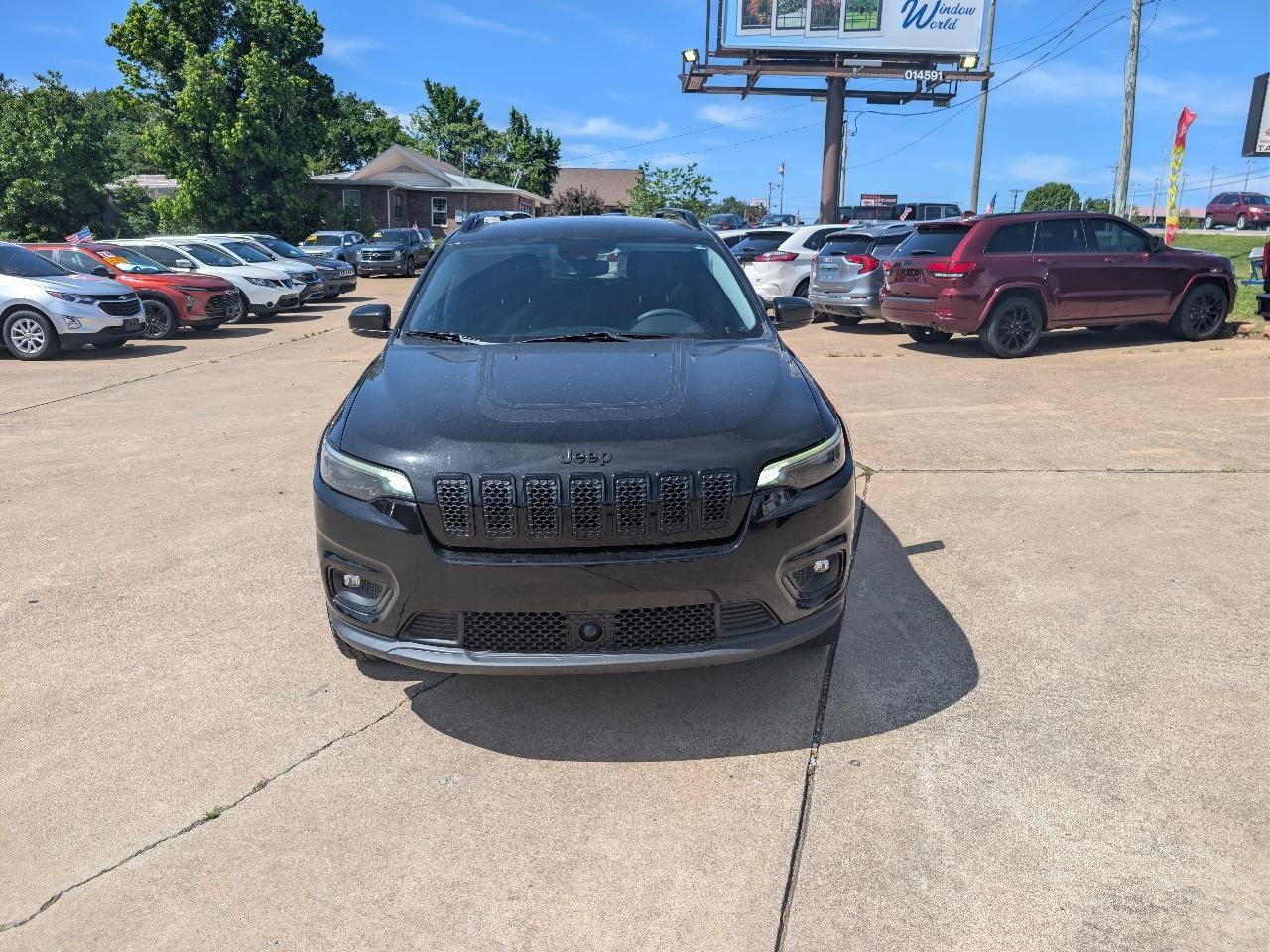 Used 2022 Jeep Cherokee Latitude AWD/4WD image 2