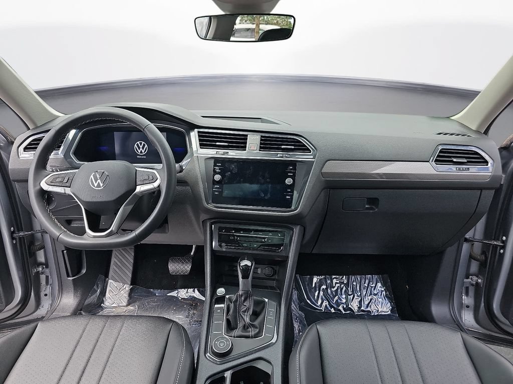 Used 2023 Volkswagen Tiguan SE AWD/4WD image 9