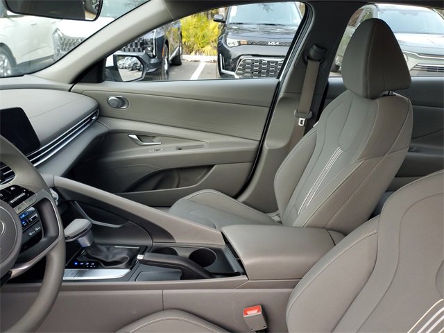 Used 2024 Hyundai Elantra SEL image 12