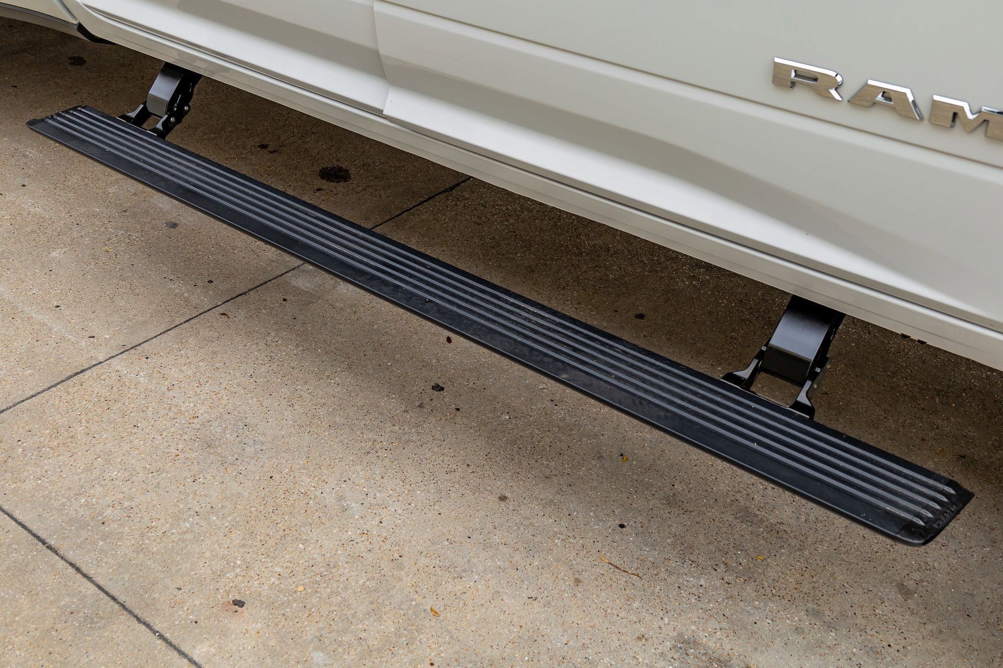 Used 2025 RAM 3500 Laramie image 13