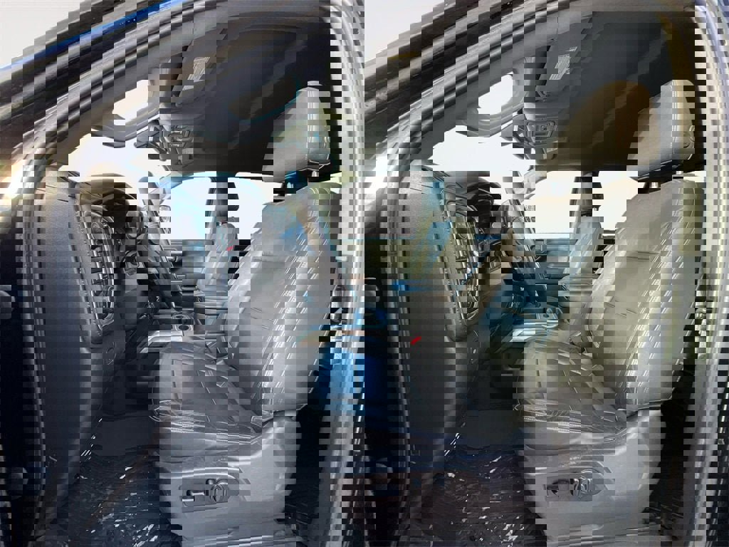 Used 2020 Chevrolet Silverado 1500 LT Trail Boss w/ Midnight Edition image 9