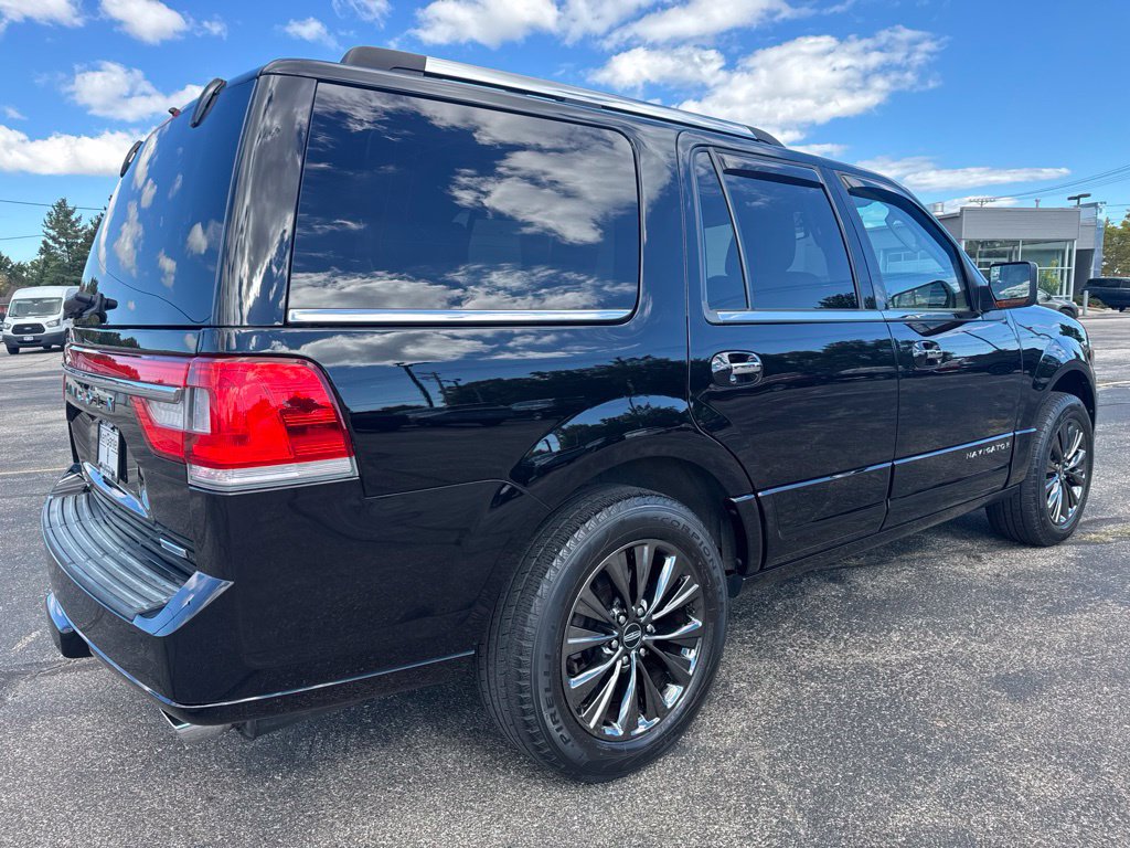 Used 2016 Lincoln Navigator Select AWD/4WD image 5