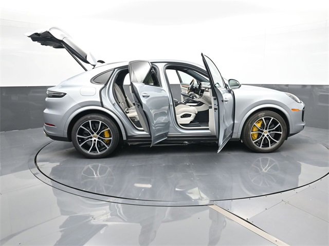 Used 2022 Porsche Cayenne Turbo image 32