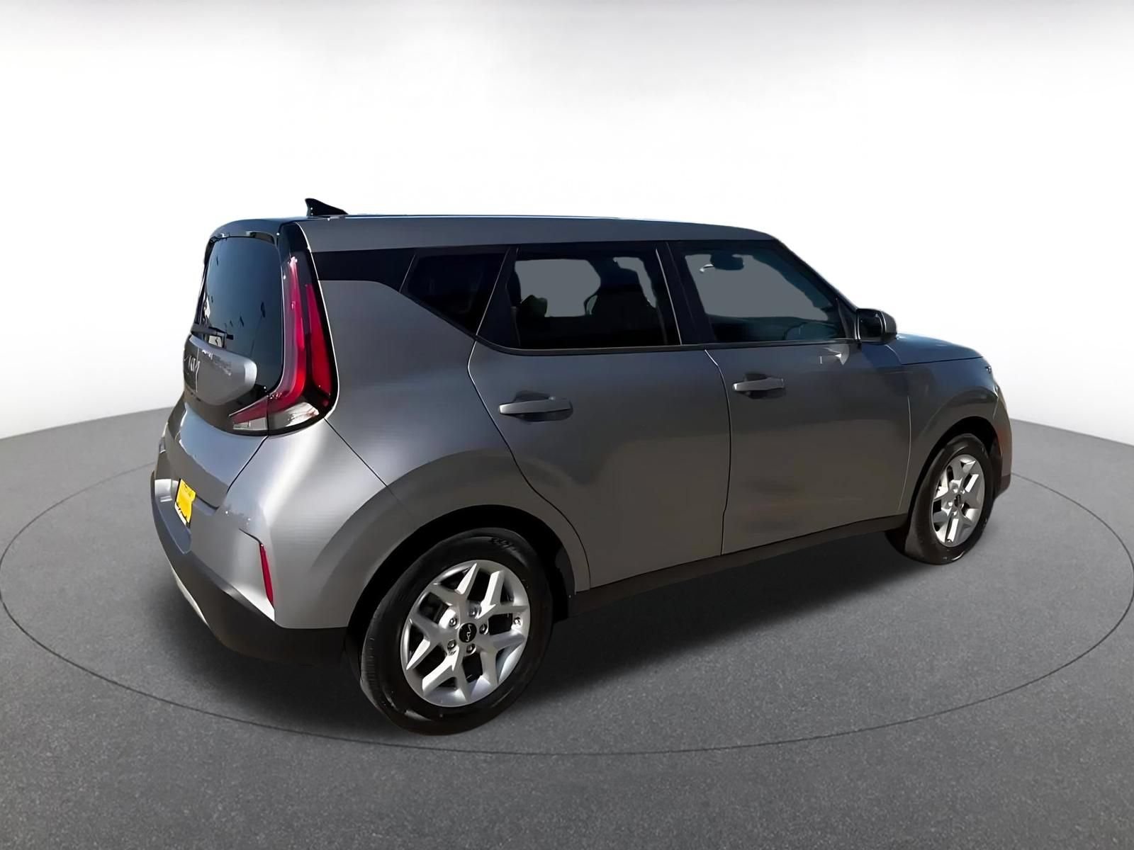 Used 2025 Kia Soul LX w/ LX Technology Package FWD image 15