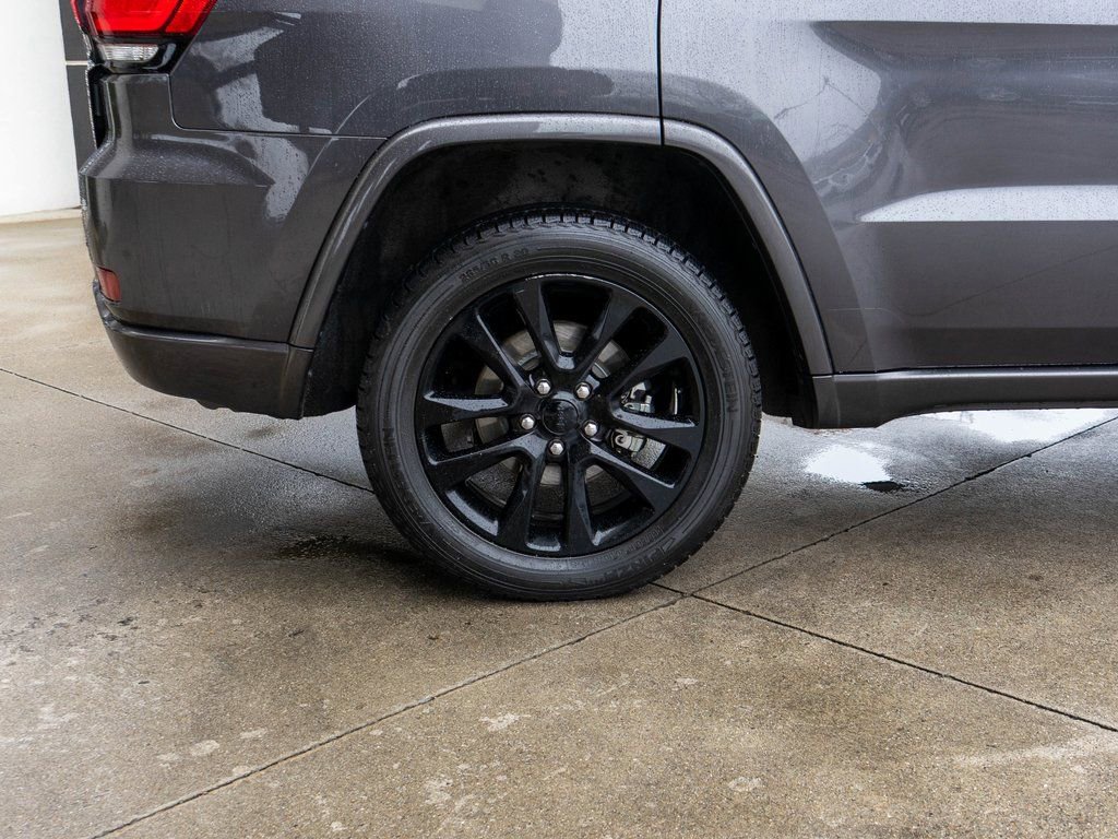 Used 2018 Jeep Grand Cherokee Altitude image 37