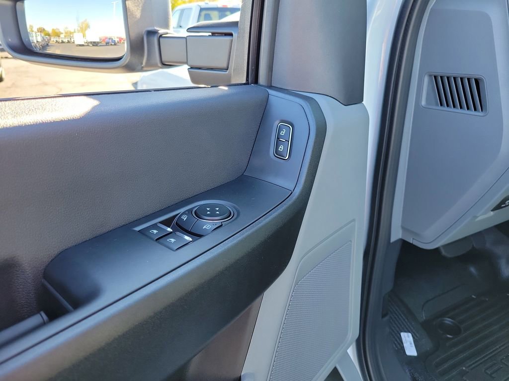 New 2026 Ford F550 4x4 Regular Cab Super Duty image 16