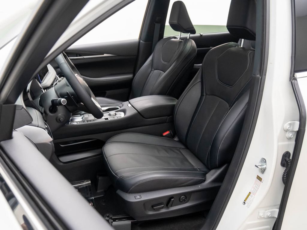 Used 2023 INFINITI QX60 Sensory w/ Cargo Package image 16