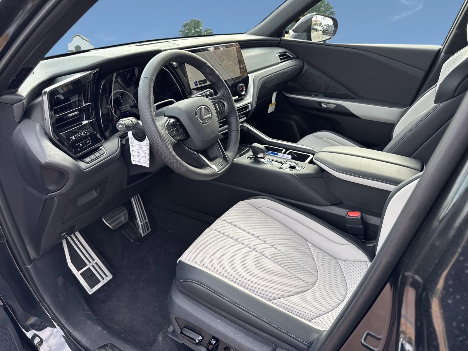 Used 2026 Lexus TX 500h AWD image 18