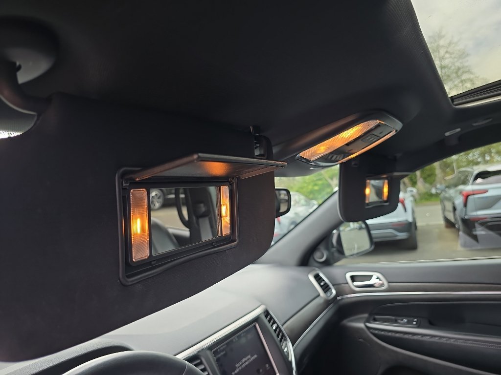 Used 2018 Jeep Grand Cherokee Limited AWD/4WD image 14