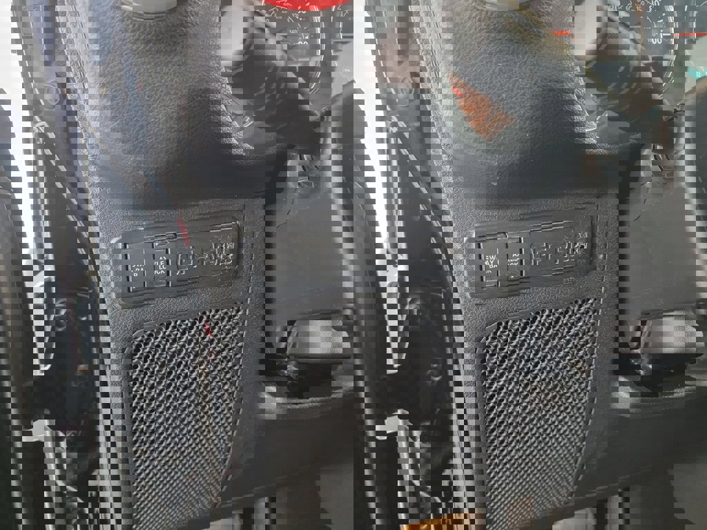 Used 2018 Jeep Wrangler Unlimited Rubicon w/ Connectivity Group image 20