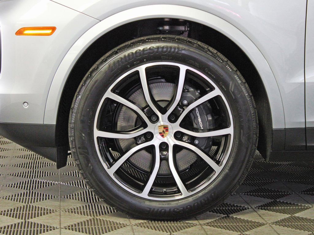 Certified 2025 Porsche Cayenne Coupe image 41