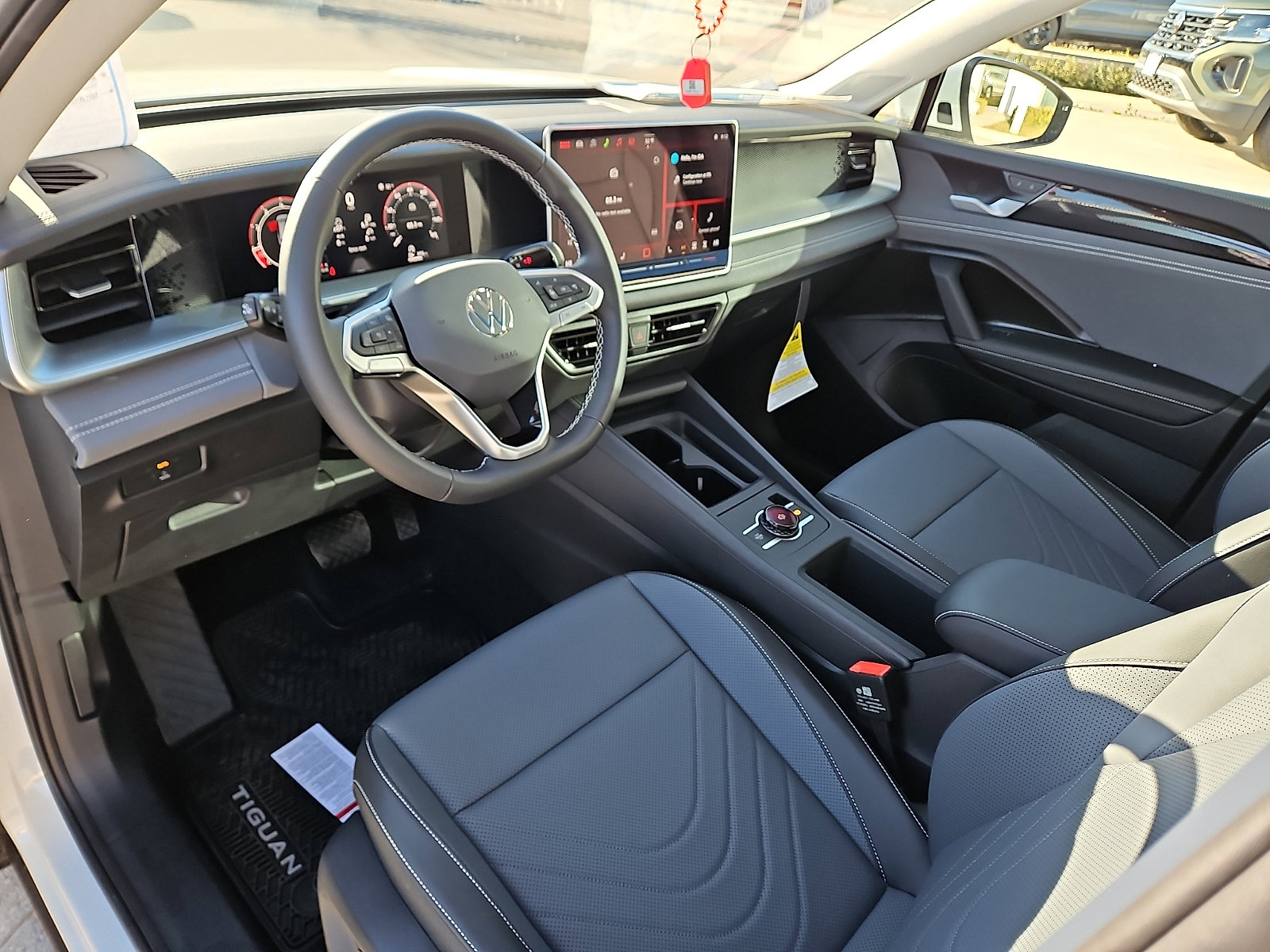 New 2026 Volkswagen Tiguan SE image 12