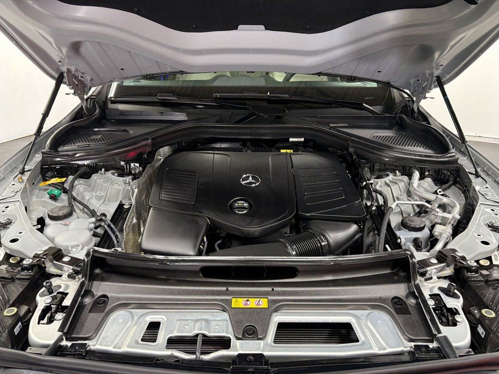 Used 2025 Mercedes-Benz GLC 350e 4MATIC w/ Driver Assistance Package image 36