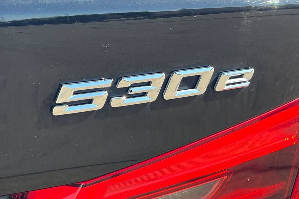 Used 2019 BMW 530e w/ Convenience Package RWD image 28