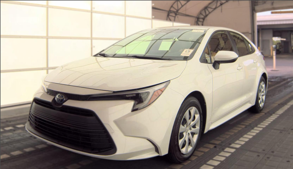 Used 2024 Toyota Corolla LE FWD image 1