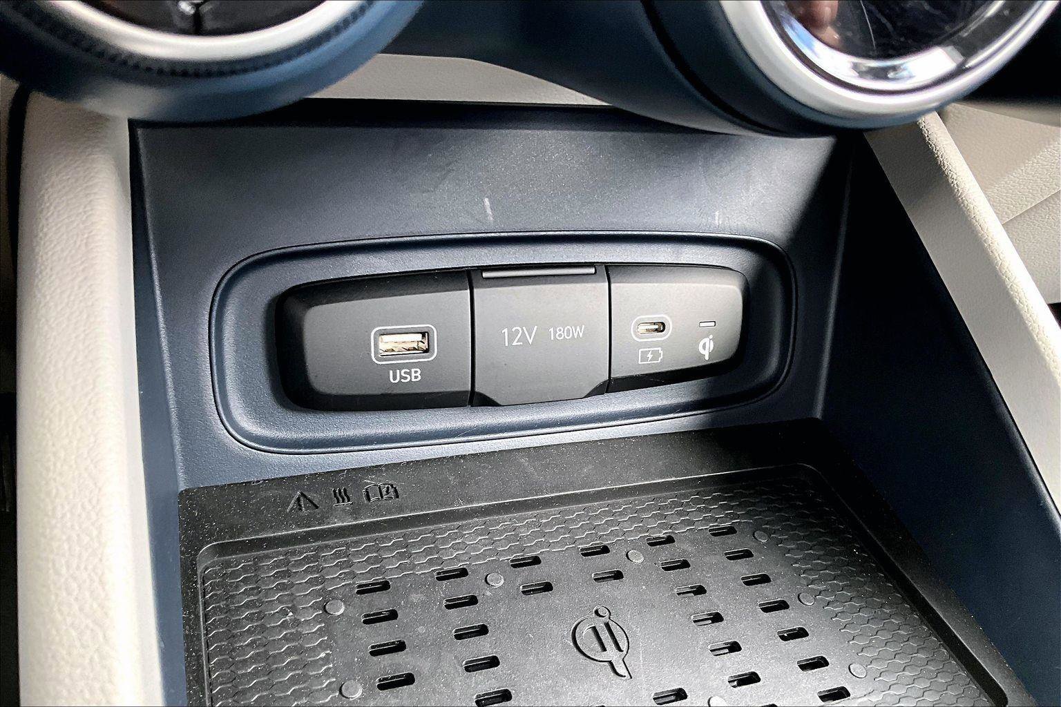 Used 2024 Hyundai Venue Limited FWD image 31