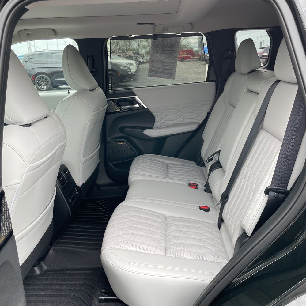 Used 2025 Mitsubishi Outlander AWD image 5