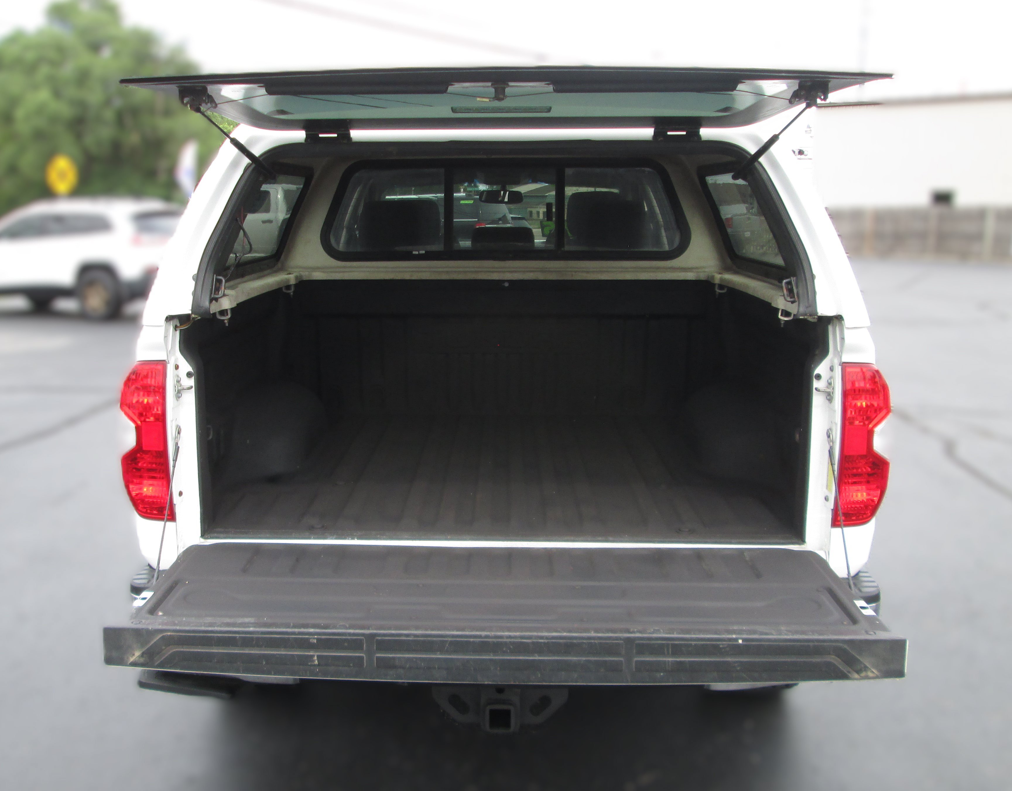 Used 2015 Toyota Tundra SR5 w/ TRD Off Road Package AWD/4WD image 9