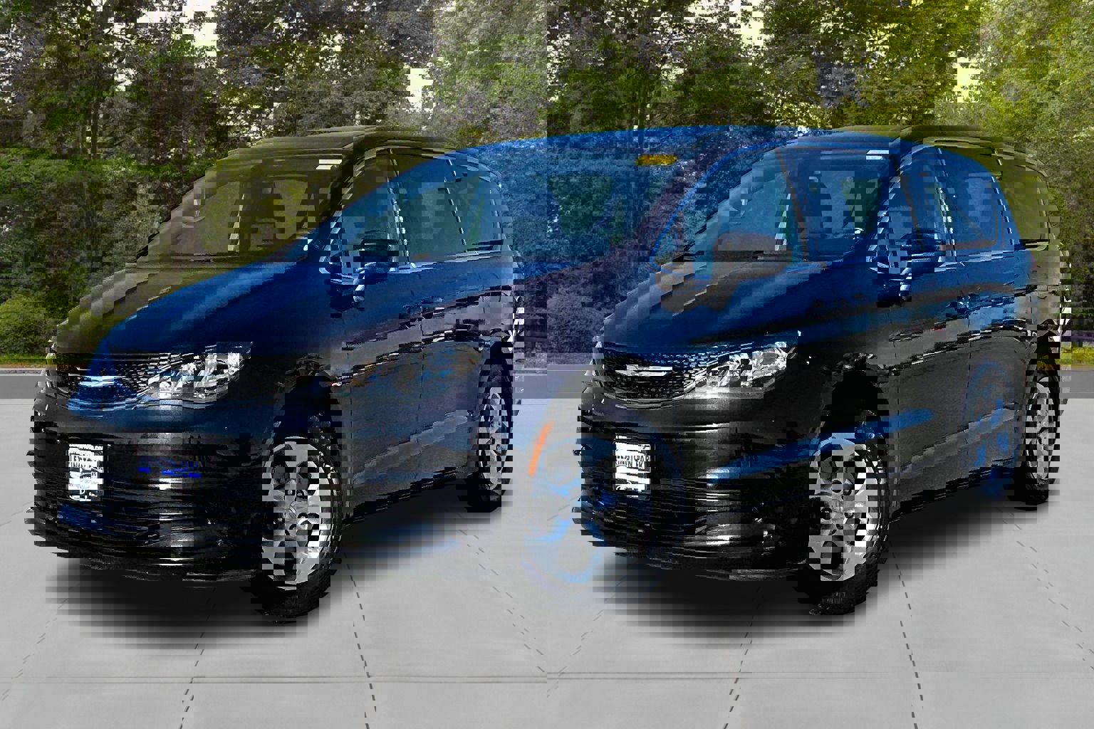 Used 2017 Chrysler Pacifica LX w/ Tire & Wheel Group image 3