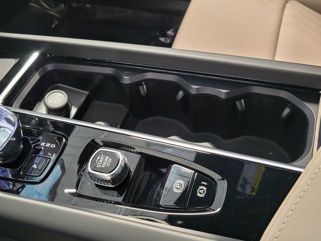 New 2026 Volvo XC60 B5 Plus w/ Protection Package Premier AWD/4WD image 19