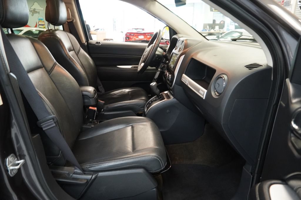 Used 2017 Jeep Compass High Altitude AWD/4WD image 33