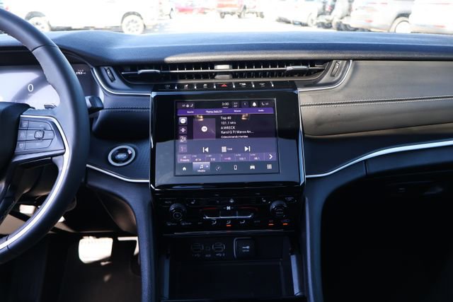 New 2025 Jeep Grand Cherokee Altitude image 12