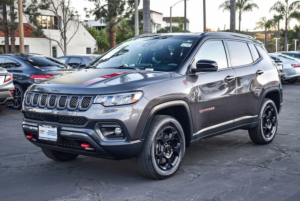 Used 2023 Jeep Compass Trailhawk image 3