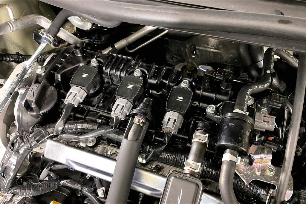 New 2025 Nissan Versa SR w/ Trunk Package image 32