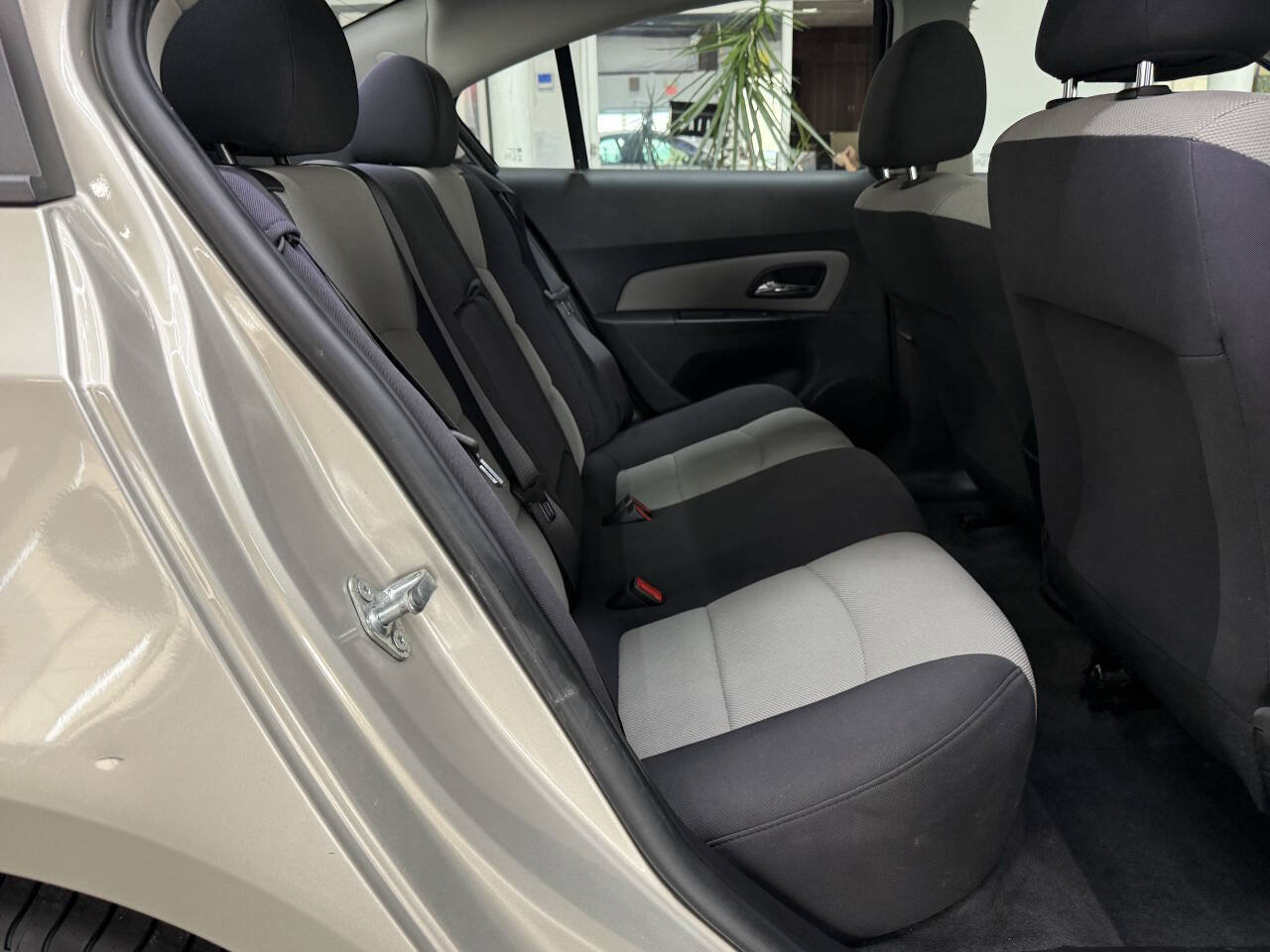 Used 2014 Chevrolet Cruze LS FWD image 15