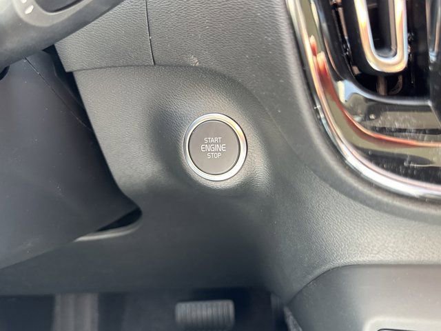 New 2025 Volvo XC40 B5 Core w/ Climate Package image 24