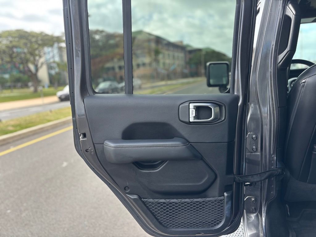 Used 2019 Jeep Wrangler Unlimited Sahara AWD/4WD image 16