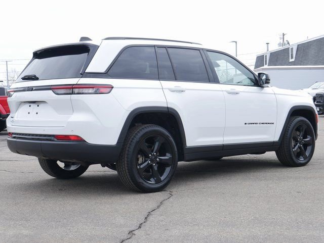 Used 2023 Jeep Grand Cherokee Altitude image 6