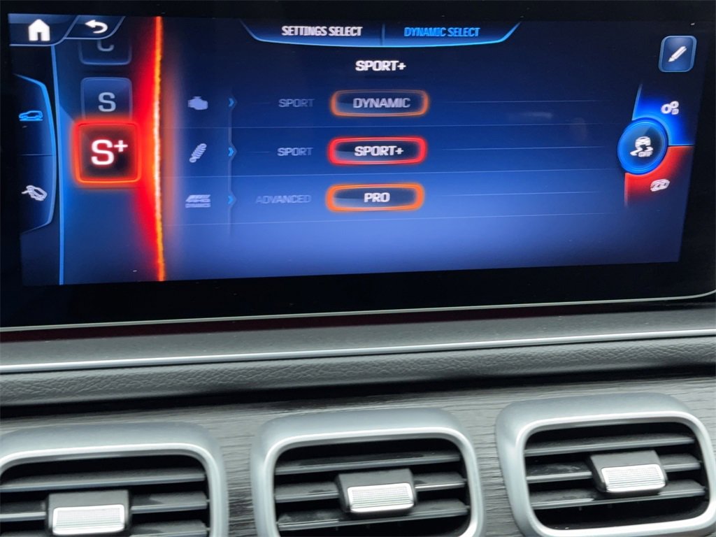 Used 2024 Mercedes-Benz GLE 53 AMG GLE 53 AMG NAV,CAM,PANO,CLMT S w/ Driver Assistance Package image 34