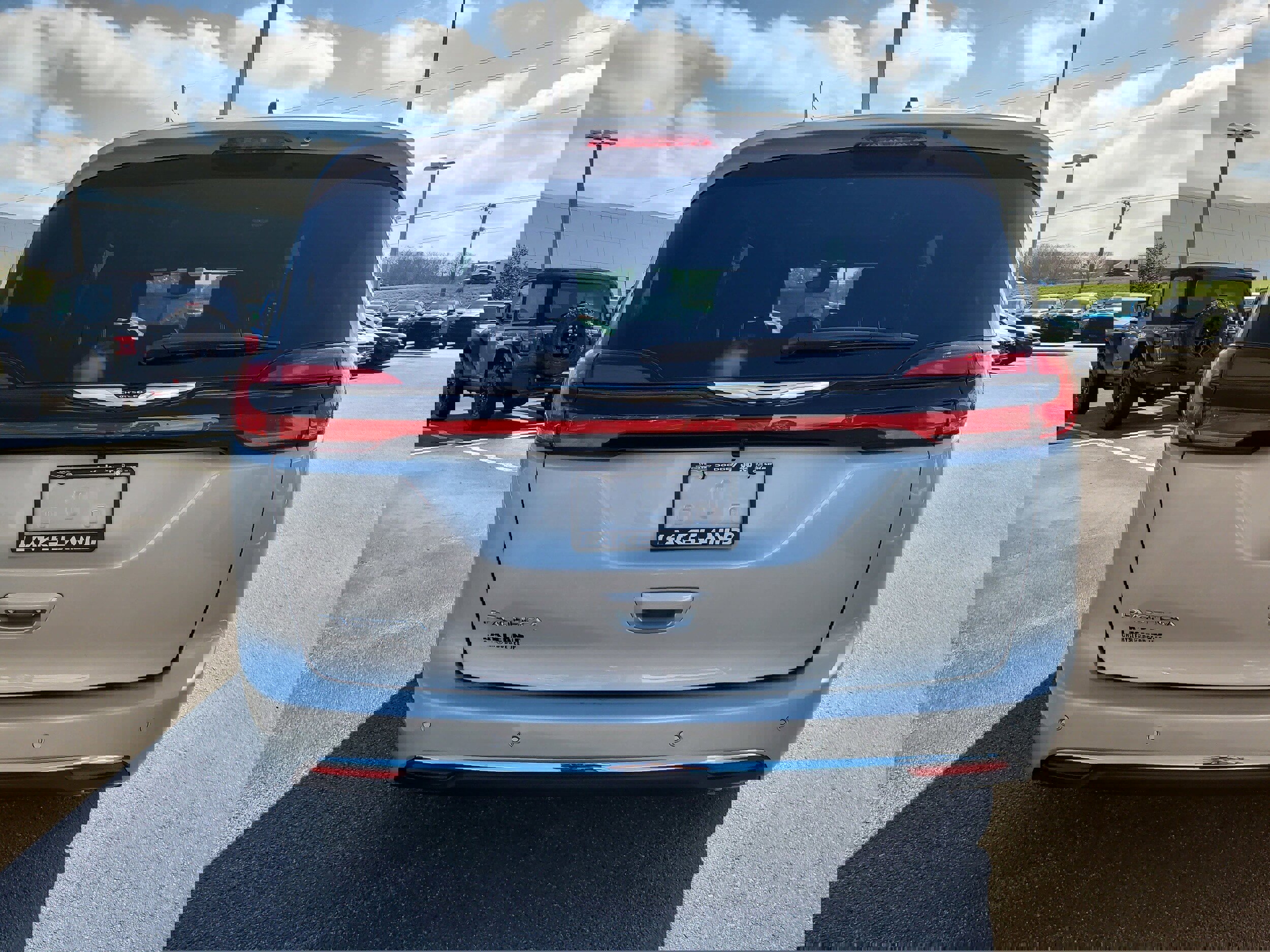 New 2026 Chrysler Pacifica Select FWD image 7