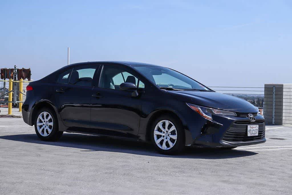 Used 2025 Toyota Corolla LE FWD image 3