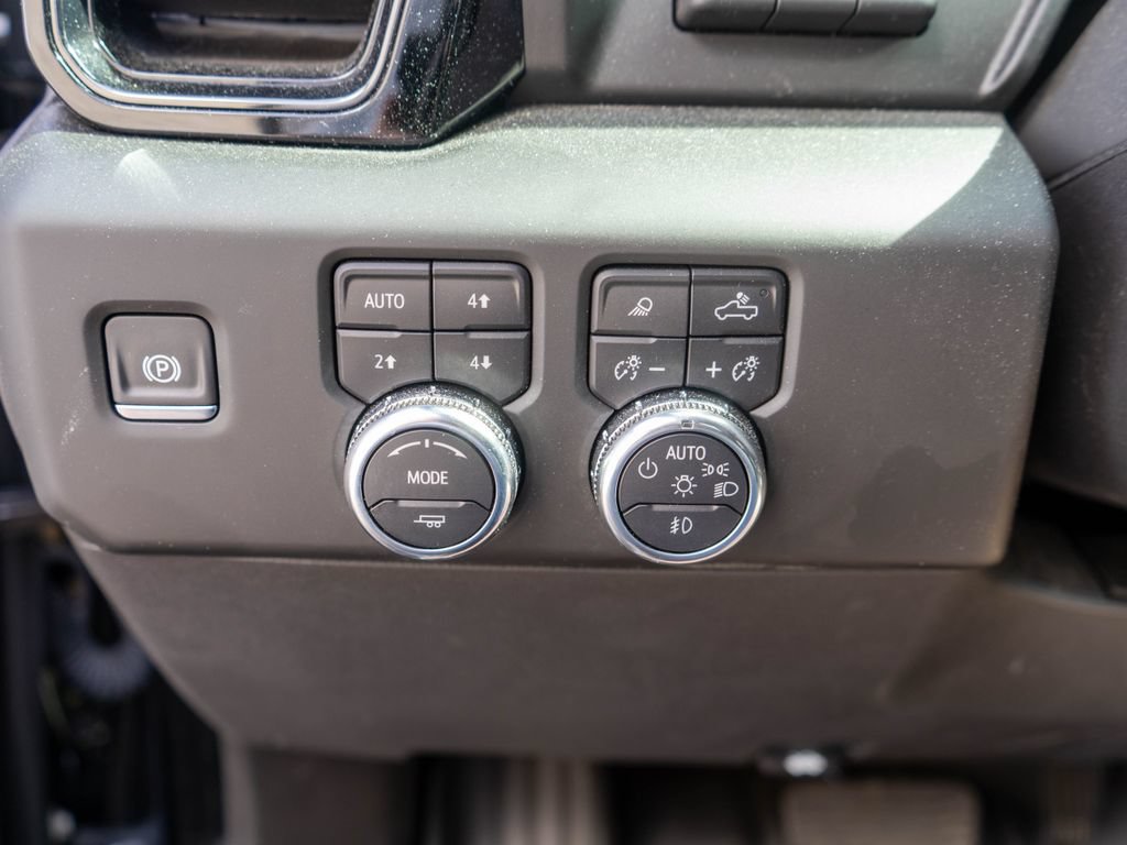 Used 2025 GMC Sierra 1500 AT4 w/ Technology Package AWD/4WD image 26