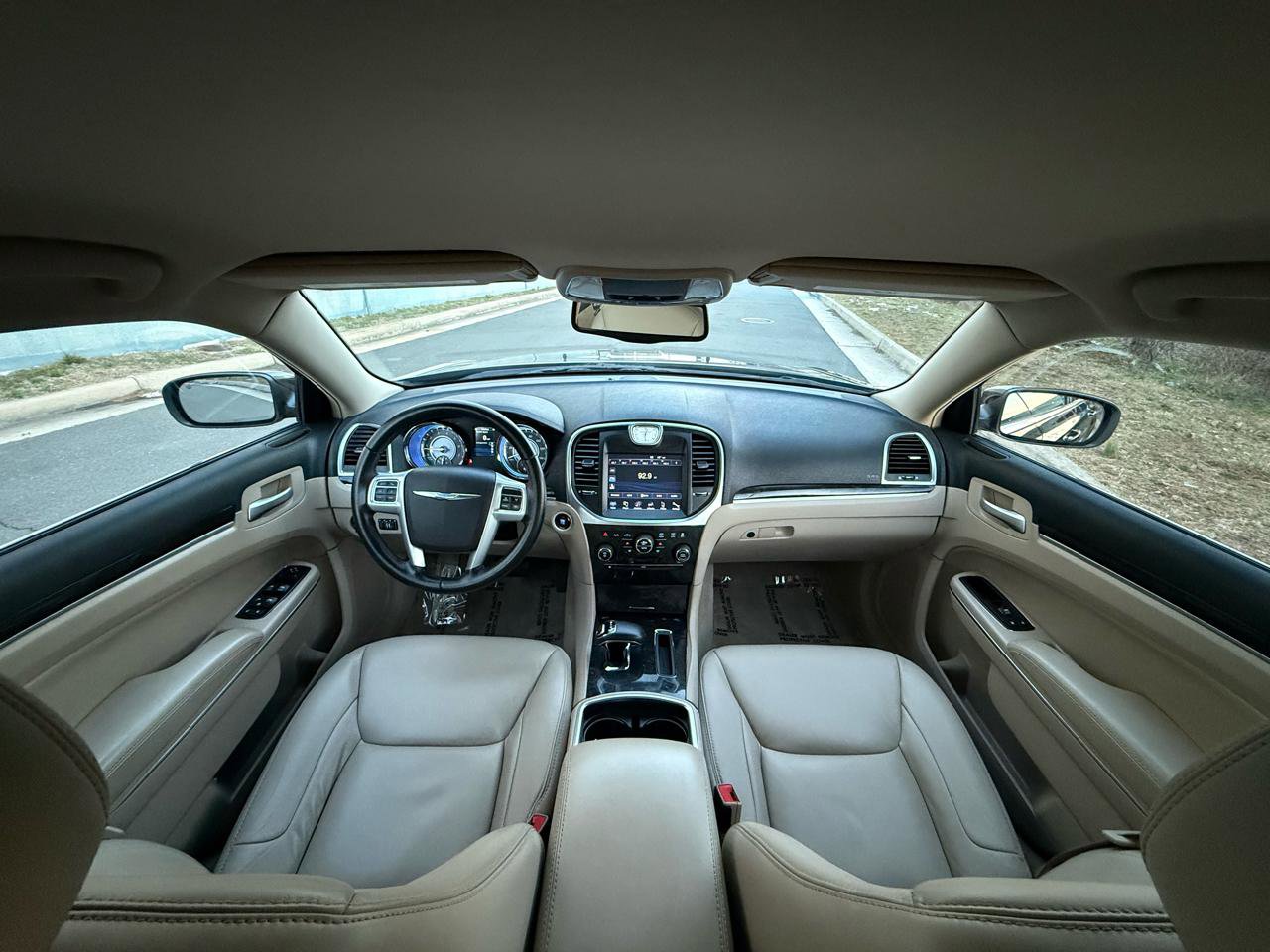 Used 2014 Chrysler 300 image 25