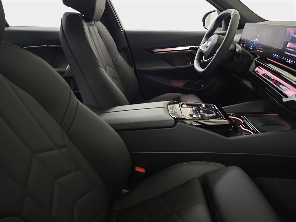 Used 2025 BMW i5 xDrive40 w/ Premium Package image 11