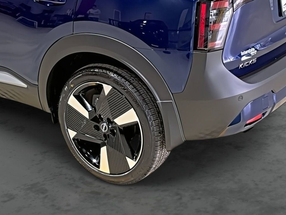 New 2026 Nissan Kicks SR AWD/4WD image 9