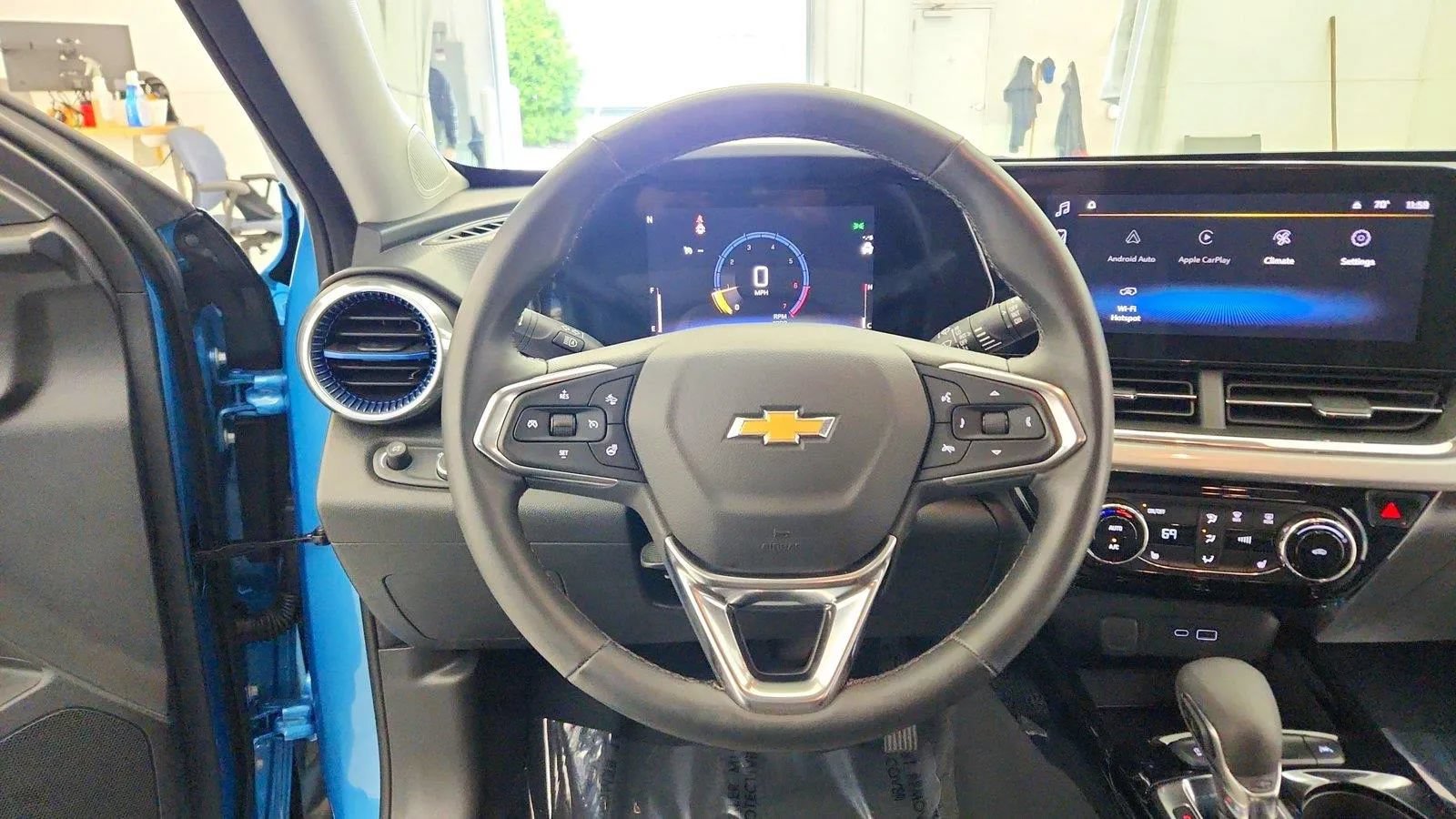 Used 2025 Chevrolet Trax LT w/ Driver Confidence Package FWD image 25