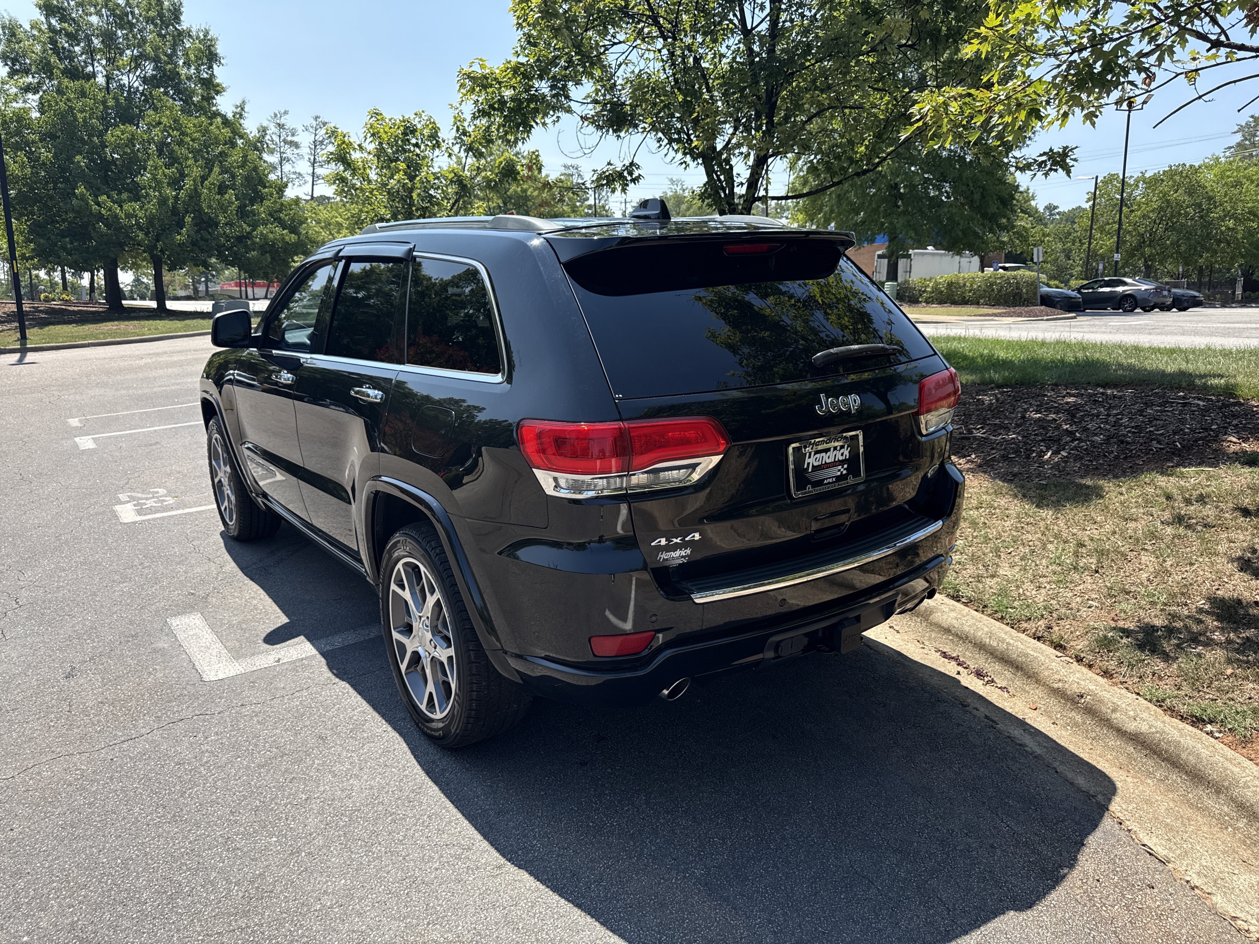 Used 2020 Jeep Grand Cherokee Overland AWD/4WD image 8