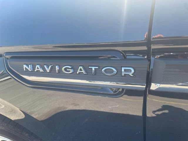 Used 2022 Lincoln Navigator 4WD image 9