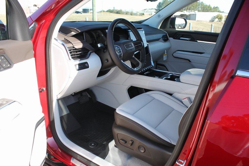 New 2026 GMC Acadia Denali w/ Super Cruise Package image 12